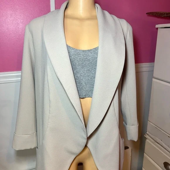 Elegant Cream Women's Blazer - Picture 2 of 8